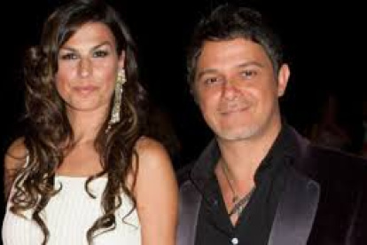 Raquel Perera llegó a un acuerdo con el cantante. Ellos se casaron en 2012.