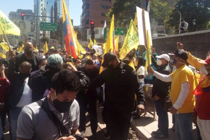 El lunes 7 de septiembre los simpatizantes de AEA protestaron en los exteriores del CNE exigiendo que les dejen participar en los comicios de 2021.