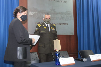La ministra de Gobierno María Paula Romo y el comandante de Policía Patricio Carrillo, durante la exposición de anomalías en el Isspol.