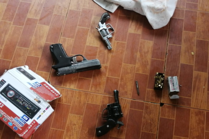 En Riobamba los militares encontraron tres armas y municiones en un sitio en el que se expendían bebidas alcohólicas.