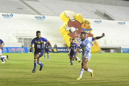 Ante Guayaquil City, al igual que en otros partidos, Emelec terminó lamentando los descuidos de los últimos minutos.