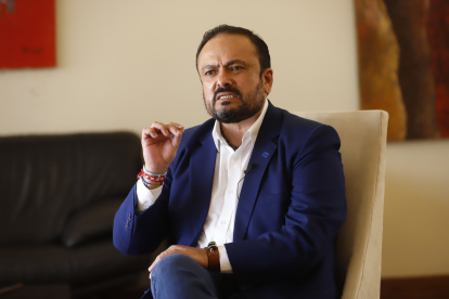 El precandidato a la Presidencia, Paúl Carrasco, en las instalaciones de EXPRESO.