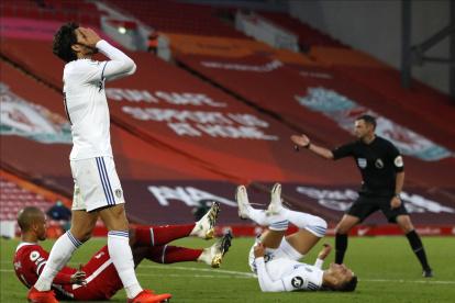 Leeds United perdió el encuentro en los últimos minutos debido a un penal muy claro