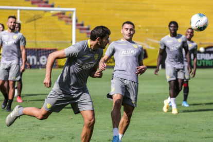 Los jugadores de Barcelona están concentrados en vencer a Católica. Cualquier otro resultado los pondrá lejos de los líderes, y prácticamente le dirán adiós a la etapa.