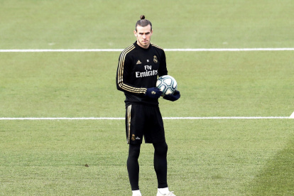 El delantero del Real Madrid, Gareth Bale, regresó lesionado de una rodilla luego de su partido con la selección de Gales