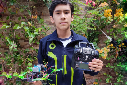 Josué Jibaja es amante de la robótica.