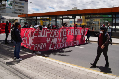 Sectores sindicales y universitarios salieron a las calles de Quito.