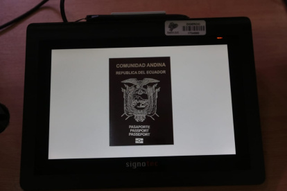 Los ciudadanos que obtuvieron el pasaporte con el formato anterior no tendrán que cambiarlo, sino hasta la caducidad del documento.