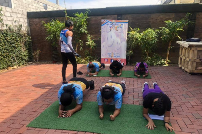 Las madres de los guerreros entrenan para ser parte de la semana deportiva virtual.