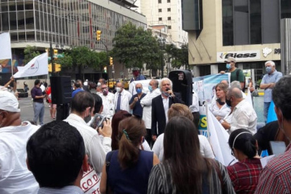 Una manifestación en favor del retorno del Instituto Izquieta Pérez se realizó en la Plaza Vicente Rocafuerte de Guayaquil.