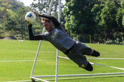 Javier Burrai, golero de Barcelona, jugará como titular ante el Junior de Barranquilla.