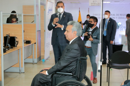 El 14 de septiembre, Vicente Taiano explicaba al presidente Lenín Moreno el mecanismo para la entrega del pasaporte electrónico.