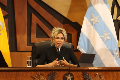 La prefecta del Guayas, Susana González, durante la rueda de prensa.