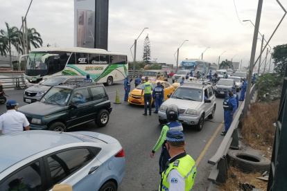 Hasta el momento, no se ha permitido el ingreso a Guayaquill de más de 30 conductores.
