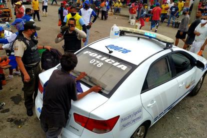 A diario, según reconocen los habitantes y autoridades, se cometen robos en el mercado del cantón La Libertad.