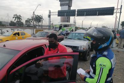 El operativo del miércoles dejó como saldo 105 citaciones, 15 vehículos retenidos y 105 salvoconductos retirados.