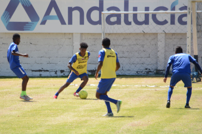 Los jugadores del Deportivo Quito trabajan en el complejo de Carcelén, esperando que se solucionen los problemas económicos