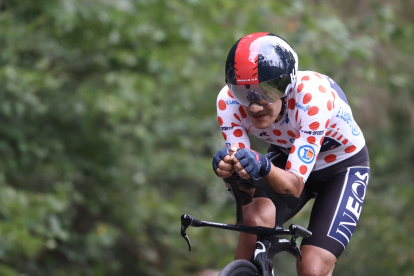 Richard Carapaz estuvo muy sólido durante la crono en el segmento que definía el primer lugar para los premios de montaña