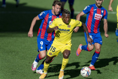 Pervis Estupiñán, marcapunta del Villarreal, aportó para la remontada de su equipo ante el Eibar.