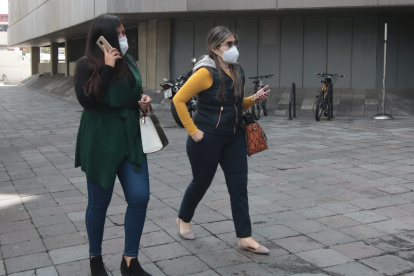 Defensa. María Gabriela Moreira, defensora de Mendoza, fue a la Fiscalía.