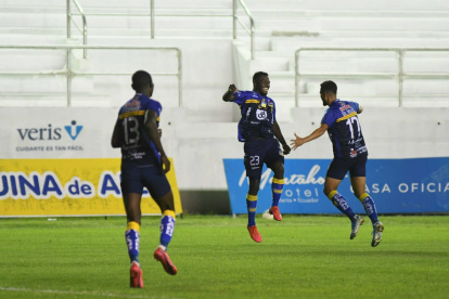 El equipo cetáceo festejó dos goles de José Valencia.