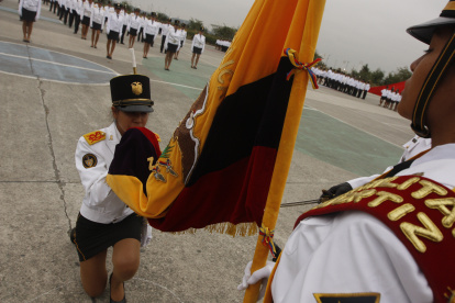 El acto cívico del juramento a la bandera, ahora no se lo podrá realizar de manera presencial en las unidades educativas.