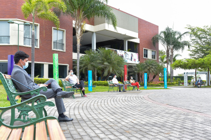 Los campus de la Ecotec han sido señalizados, reforzando protocolos de bioseguridad.