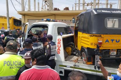 Operativo. Taxis-motos fueron decomisados por la autoridad.