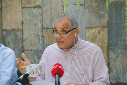 El hermano del expresidente Rafael Correa anunció su declinación a la precandidatura.