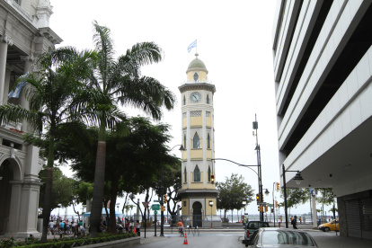 No es la primera vez que la Torre Morisca se tiñe de colores en alusión a luchas de este tipo.