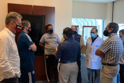 Representantes del Municipio de Guayaquil llegaron al hotel donde está concentrado Flamengo para realizar más pruebas.