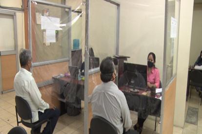 El Consultorio Jurídico tiende de lunes a viernes desde las 09:00 hasta las 15:30 en las calles P. Icaza entre Córdoba y Chimborazo.