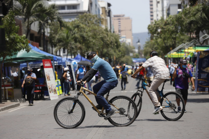 Los ciclistas circularon por el área desde las 08:00, que las calles fueron cerradas.