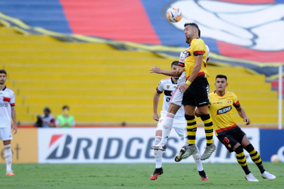 El equipo de Bustos presentó falencias en mediocampo durante gran parte del cotejo.