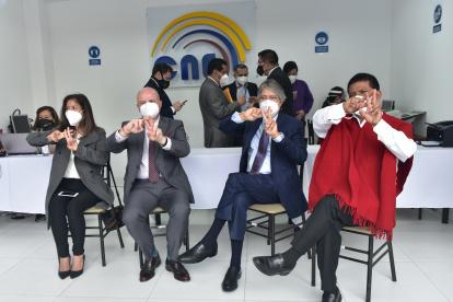 Guillermo Lasso estuvo acompañado de su binomio Alfredo Borrero y el asambleísta Luis Pachala.