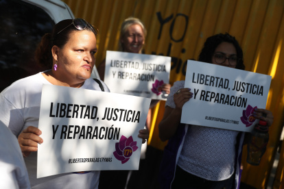 Las activistas subrayaron en un comunicado emitido hoy por el Centro de Derechos Reproductivos que la prohibición del aborto en EL Salvador "es de las más extremas del mundo".