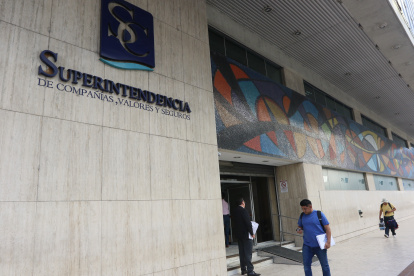 La entidad ha decidido también intervenir a las empresas vinculadas y al Decevale, el custodio de títulos valores.