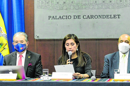 Decisión. Las explicaciones sobre el veto total al Código estuvieron a cargo del ministro Juan Carlos Zevalllos y la secretaria Johana Pesántez.