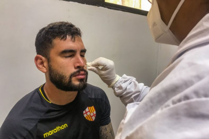 Todos los integrantes de Barcelona que están concentrados para el partido ante Independiente fueron sometidos a las pruebas de rigor.