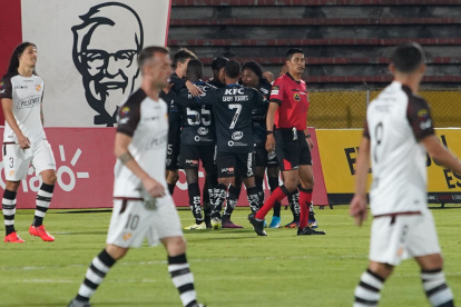 Luis Segovia (oculto) marcó el primer tanto para los del valle.