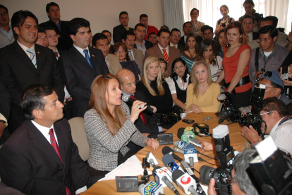 En marzo de  2007, tras su destitución, los legisladores cesados ofrecieron una rueda de prensa para defender sus cargos en el Congreso Nacional.