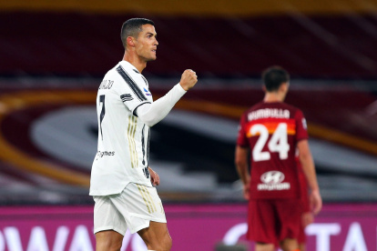 Cristiano Ronaldo celebra el segundo de los tantos con los que permitió que la Roma se lleve solo un punto.