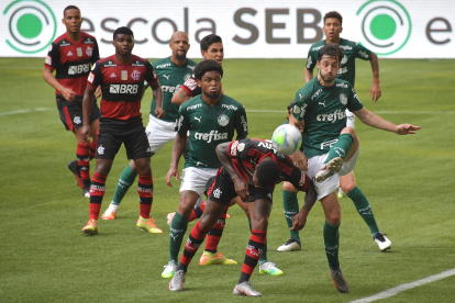 Flamengo reportó 23 bajas para el partido contra Palmeiras el fin de semana. Tenía 19 contagiados por COVID-19 y cuatro lesionados.
 FBL-BRAZIL-PALMEIRAS-FLAMENGO