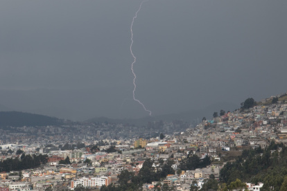 Rayos fueron fáciles de divisar en el cielo capitalino.