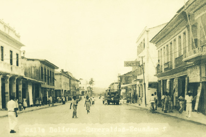 Remembranzas. En la calle Bolívar y 9 de Octubre, se observa el Teatro Municipal y el teatro San Francisco en el año 1965.