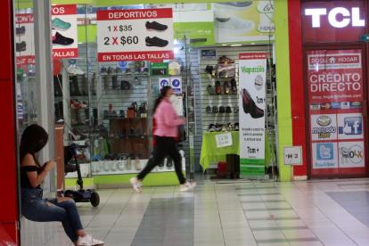 El sector comercial señaló que sus ventas aumentaron 2,1 % respecto a julio. El desconfinamiento ayudó a la reactivación de los locales.