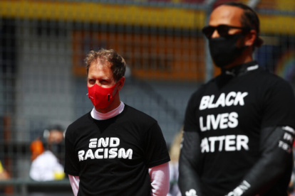 Lewis Hamilton se llevó el Gran Premio de Estiria y protestó contra el racismo.