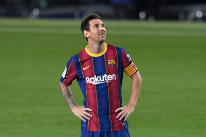 Barcelona"s Argentinian forward Lionel Messi smiles during the Spanish league football match FC Barcelona against Villarreal CF at the Camp Nou stadium in Barcelona on September 27, 2020. / AFP / Josep LAGO

Lionel Messi, del FC. Barcelona, dejará la institución blaugrana el próximo año.