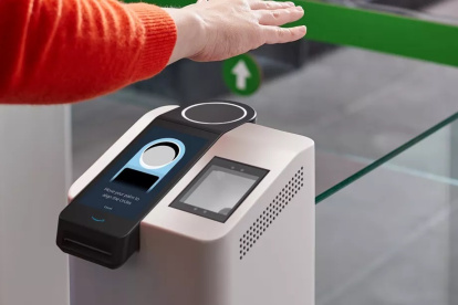 Lector de Amazon One.