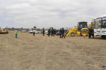 Policías y autoridades de la provincia estuvieron en el lugar donde aterrizaban ilegalmente vehículos aéreos de "narcos".